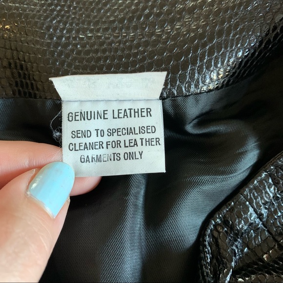 VINTAGE Black Crocodile 100% Italian Leather Multi Zipper Mini Skirt size 4 - Picture 5 of 7